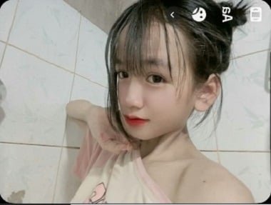 Mai Nhi trông non nớt nhưng chuyên sâu trong việc nhấp cực đỉnh