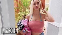 Hot girl Skylar Vox HOT nhất hiện nay đã chính thức debut